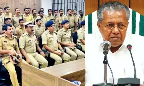 മാസ്കും സാമൂഹിക അകലവുമില്ലാത്ത പൊലീസ് ഫോട്ടോ: പൊലീസിനെ ന്യായീകരിച്ച് മുഖ്യമന്ത്രി