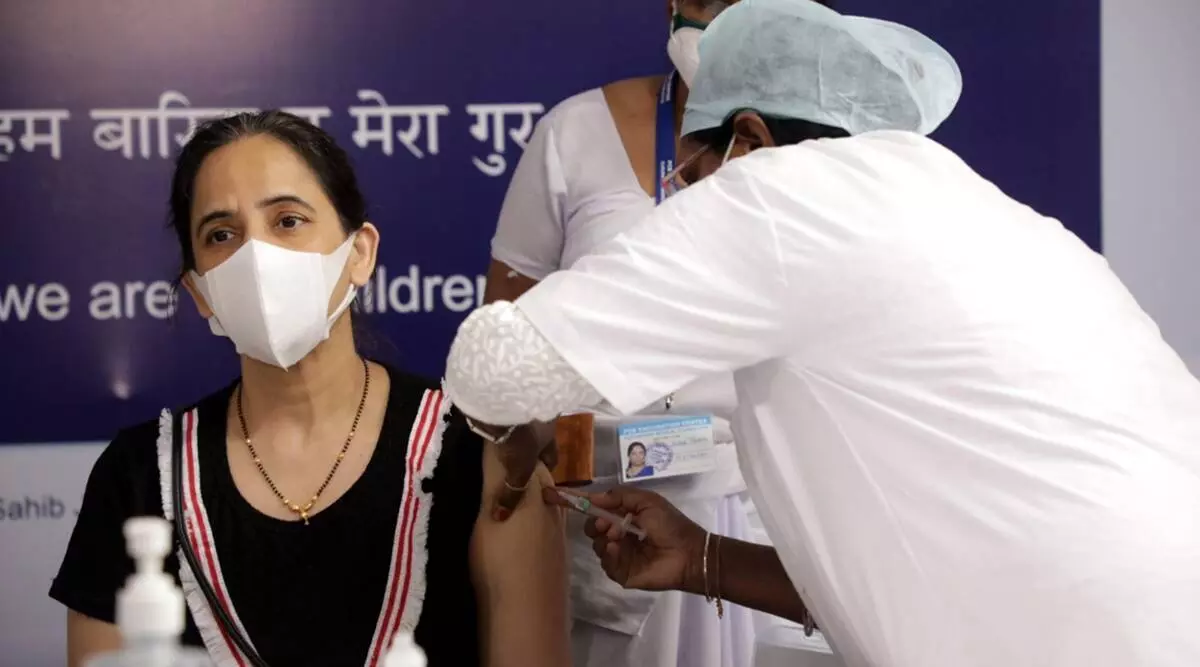 ഒരു ഡോസ് വാക്സിനെടുത്തവര്ക്ക് 82% മരണത്തെ പ്രതിരോധിക്കാനാവുമെന്ന് ഐ.എസ്.എം.ആര് പഠന റിപ്പോര്ട്ട് ഒരു ഡോസ് വാക്സിനെടുത്തവര്ക്ക് 82% മരണത്തെ പ്രതിരോധിക്കാനാവുമെന്ന് ഐ.എസ്.എം.ആര് പഠന റിപ്പോര്ട്ട്