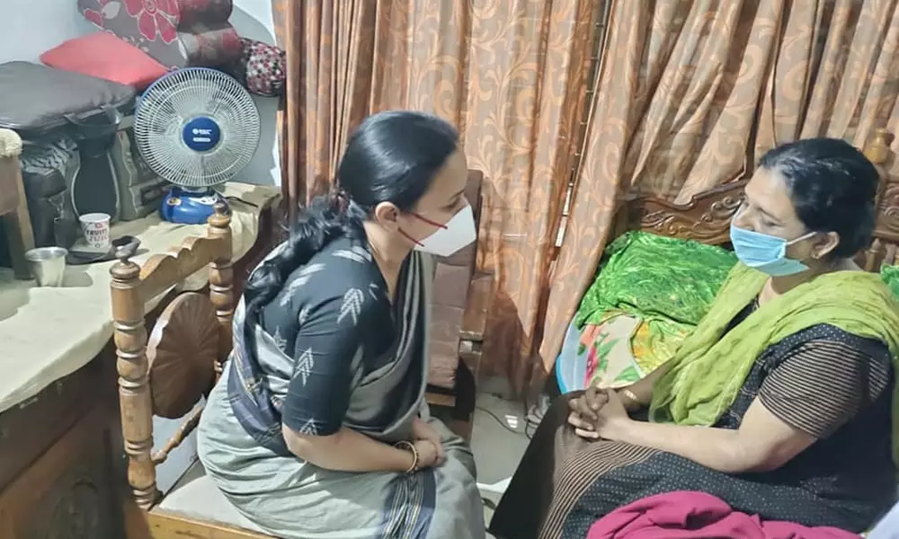 വിസ്മയയുടെ വീട് സന്ദർശിച്ച് മന്ത്രി വീണ ജോർജ്