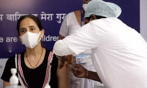 ഒരു ഡോസ് വാക്സിനെടുത്തവര്ക്ക് 82% മരണത്തെ പ്രതിരോധിക്കാനാവുമെന്ന് ഐ.എസ്.എം.ആര് പഠന റിപ്പോര്ട്ട് ഒരു ഡോസ് വാക്സിനെടുത്തവര്ക്ക് 82% മരണത്തെ പ്രതിരോധിക്കാനാവുമെന്ന് ഐ.എസ്.എം.ആര് പഠന റിപ്പോര്ട്ട്