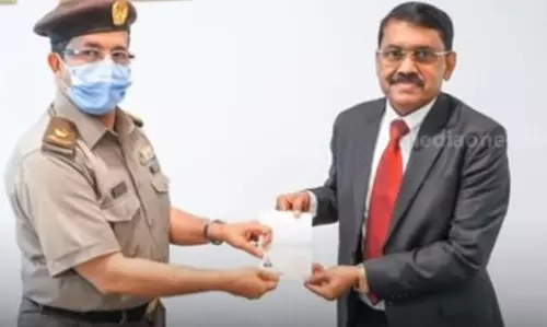 ഡോ. അഹ്മദിന് യു.എ.ഇയുടെ ഗോൾഡൻ വിസ ഡോ. അഹ്മദിന് യു.എ.ഇയുടെ ഗോൾഡൻ വിസ