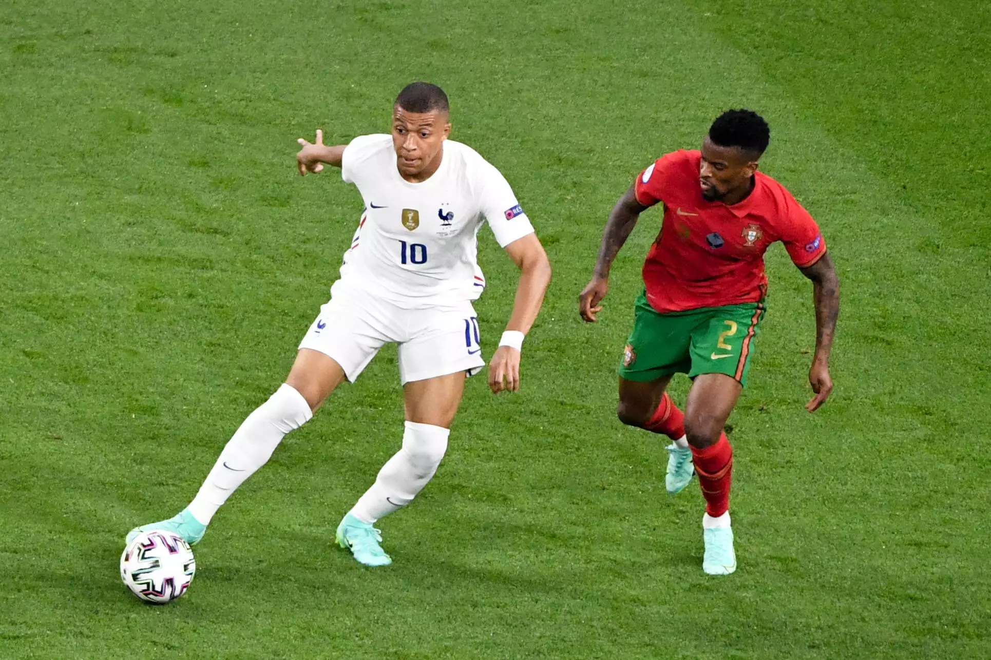 എംബാപ്പേ... അരീക്കോട്ട്ന്നാണ്... ഇങ്ങട്ട് നോക്കേ...; യൂറോ മത്സരത്തിനിടയിൽ ആർത്തുവിളിച്ച് മലപ്പുറത്തുകാരൻ എംബാപ്പേ... അരീക്കോട്ട്ന്നാണ്... ഇങ്ങട്ട് നോക്കേ...; യൂറോ മത്സരത്തിനിടയിൽ ആർത്തുവിളിച്ച് മലപ്പുറത്തുകാരൻ