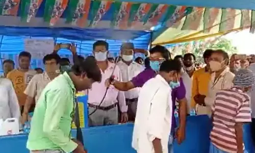 ബിജെപി വൈറസിനെതിരെ സാനിറ്റൈസർ തളിച്ച് ശുദ്ധീകരണം; 150 പ്രവർത്തകർകൂടി കൂട്ടത്തോടെ തൃണമൂലിലേക്ക് ബിജെപി വൈറസിനെതിരെ സാനിറ്റൈസർ തളിച്ച് ശുദ്ധീകരണം; 150 പ്രവർത്തകർകൂടി കൂട്ടത്തോടെ തൃണമൂലിലേക്ക്