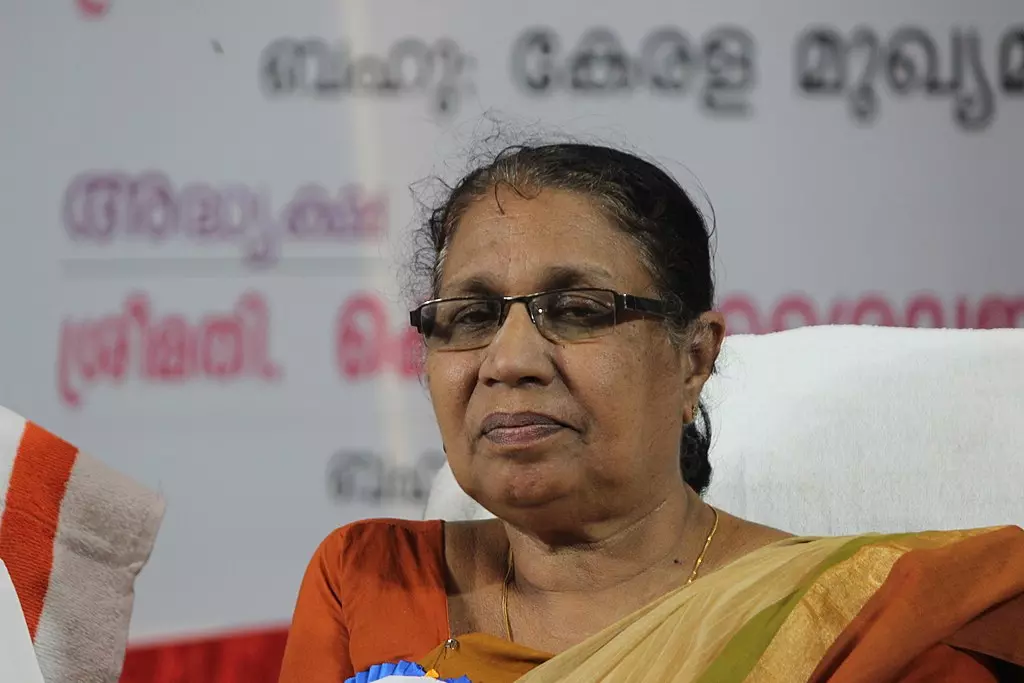 എം.സി ജോസഫൈൻ വനിത കമ്മീഷൻ അധ്യക്ഷ സ്ഥാനം രാജിവെച്ചു എം.സി ജോസഫൈൻ വനിത കമ്മീഷൻ അധ്യക്ഷ സ്ഥാനം രാജിവെച്ചു