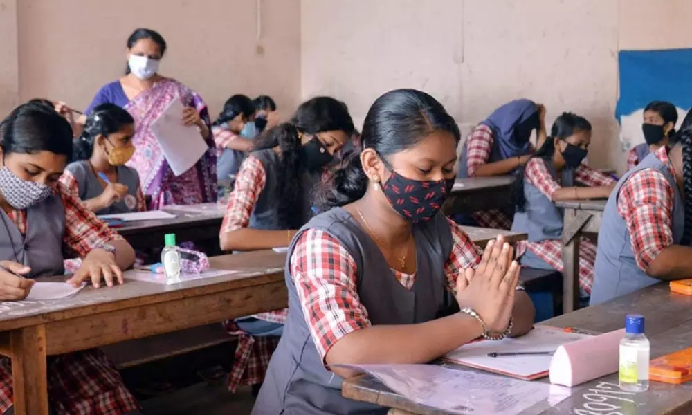 വിദ്യാർഥികൾക്ക് കോവിഡ് വാക്‌സിൻ നൽകിയതിന് ശേഷം മാത്രം ഓഫ്‌ലൈൻ പരീക്ഷ നടത്താവൂ: കെ.എസ്.യു
