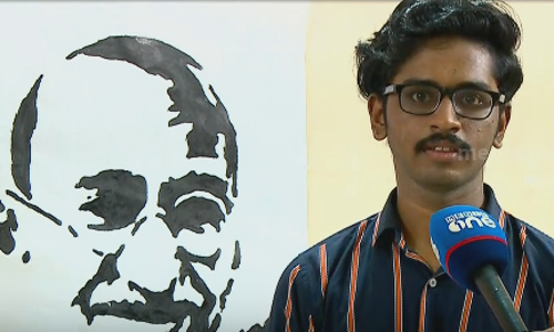 ക്യാന്‍വാസ് തലതിരിച്ച്, വര ചെറുവിരല്‍ കൊണ്ട്; വൈറലാണ് അല്‍ത്താഫിന്‍റെ വര