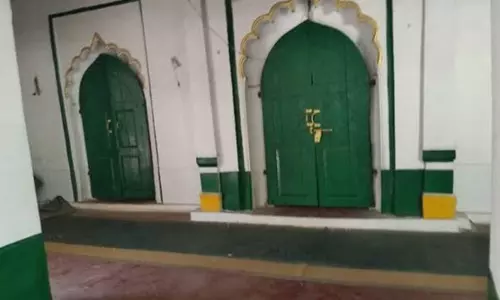 പള്ളി പൊളിച്ചതിനെക്കുറിച്ചുള്ള ഡോക്യുമെന്ററി; ദി വയറിനെതിരേ യു.പിയില് വീണ്ടും കേസ് പള്ളി പൊളിച്ചതിനെക്കുറിച്ചുള്ള ഡോക്യുമെന്ററി; ദി വയറിനെതിരേ യു.പിയില് വീണ്ടും കേസ്