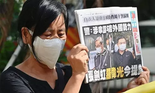 ഹോങ്കോങില്‍ സ്വതന്ത്ര മാധ്യമ പ്രവര്‍ത്തനത്തിന് മരണമണി മുഴങ്ങുന്നു- അവസാന പത്രമായ ആപ്പിള്‍ ഡെയ്ലിയും കളമൊഴിഞ്ഞു