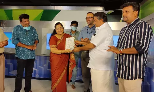 മീഡിയവണ്‍ സ്‌നേഹസ്പര്‍ശം നൂറ് എപ്പിസോഡ് പിന്നിട്ടു; കെ.എസ് ചിത്രക്ക് ആദരം