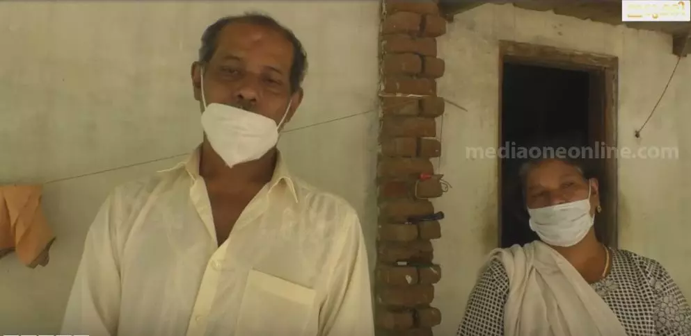 അവസാനമായി ഒന്ന് കാണണം, 12 ദിവസമായിട്ടും വിഷ്ണുവിന്റെ മൃതദേഹമെത്തിയില്ല.. ഒറ്റമുറി വീട്ടില് കണ്ണീരോടെ മാതാപിതാക്കള് അവസാനമായി ഒന്ന് കാണണം, 12 ദിവസമായിട്ടും വിഷ്ണുവിന്റെ മൃതദേഹമെത്തിയില്ല.. ഒറ്റമുറി വീട്ടില് കണ്ണീരോടെ മാതാപിതാക്കള്