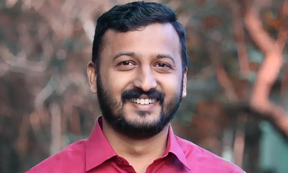 അര്ജുന് ആയങ്കിക്ക് പാര്ട്ടിയുമായി ബന്ധമില്ലെന്ന് ഡിവൈഎഫ്ഐ; റഹീമിനോട് ചോദ്യങ്ങളുമായി രാഹുല് മാങ്കൂട്ടത്തില് അര്ജുന് ആയങ്കിക്ക് പാര്ട്ടിയുമായി ബന്ധമില്ലെന്ന് ഡിവൈഎഫ്ഐ; റഹീമിനോട് ചോദ്യങ്ങളുമായി രാഹുല് മാങ്കൂട്ടത്തില്