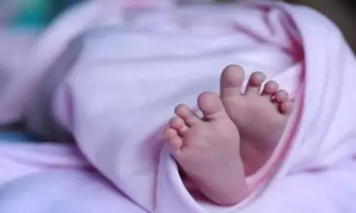 നവജാത ശിശുവിനെ ഉപേക്ഷിച്ച കേസിൽ അമ്മ രേഷ്മയുടെ ഫേസ്ബുക്ക് സുഹൃത്തിനെ കണ്ടെത്തി നവജാത ശിശുവിനെ ഉപേക്ഷിച്ച കേസിൽ അമ്മ രേഷ്മയുടെ ഫേസ്ബുക്ക് സുഹൃത്തിനെ കണ്ടെത്തി