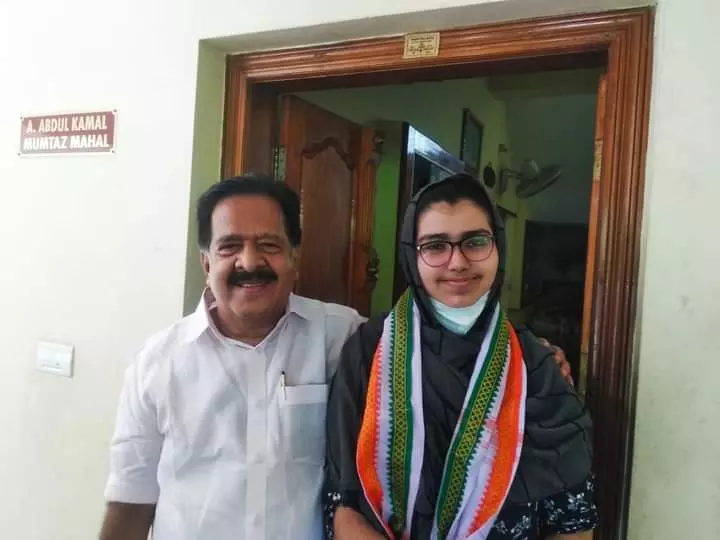 14-ാം വയസിൽ ആറു ഭാഷകളിൽ വഴക്കം; കൊച്ചുമിടുക്കിയെ അഭിനന്ദിച്ച് രമേശ് ചെന്നിത്തല 14-ാം വയസിൽ ആറു ഭാഷകളിൽ വഴക്കം; കൊച്ചുമിടുക്കിയെ അഭിനന്ദിച്ച് രമേശ് ചെന്നിത്തല