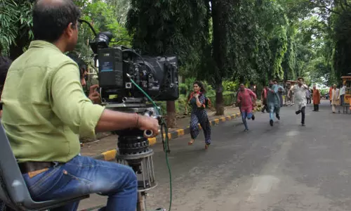 നിയന്ത്രണങ്ങൾ പാലിച്ച് ചലച്ചിത്ര ചിത്രീകരണം അനുവദിക്കണമെന്ന് സിനിമാ സംഘടനകൾ നിയന്ത്രണങ്ങൾ പാലിച്ച് ചലച്ചിത്ര ചിത്രീകരണം അനുവദിക്കണമെന്ന് സിനിമാ സംഘടനകൾ