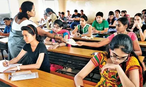 സർവകലാശാലാ പരീക്ഷകൾ നാളെ തുടങ്ങും: ആശങ്കയിൽ വിദ്യാർഥികൾ