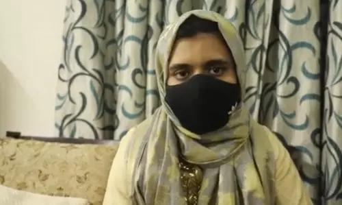 പിതാവിനെ കള്ളക്കേസിൽ കുടുക്കുകയായിരുന്നു: യുപി പൊലീസ് അറസ്റ്റ് ചെയ്ത ഉമർ ഗൗതമിന്റെ മകൾ പിതാവിനെ കള്ളക്കേസിൽ കുടുക്കുകയായിരുന്നു: യുപി പൊലീസ് അറസ്റ്റ് ചെയ്ത ഉമർ ഗൗതമിന്റെ മകൾ