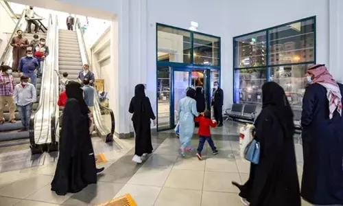 കുവൈത്തിൽ പ്രതിരോധ കുത്തിവെപ്പ് എടുക്കാത്തവർക്ക് വാണിജ്യ സ്ഥാപനങ്ങളിൽ ഏർപ്പടുത്തിയ വിലക്ക് പ്രാബല്യത്തില്‍