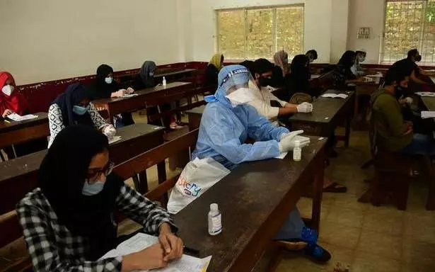 സംസ്ഥാനത്ത് ഹയർ സെക്കൻഡറി പ്രാക്റ്റിക്കൽ പരീക്ഷകൾക്ക് ഇന്ന് തുടക്കം; സർവകലാശാല പരീക്ഷകളും ഇന്ന് മുതൽ സംസ്ഥാനത്ത് ഹയർ സെക്കൻഡറി പ്രാക്റ്റിക്കൽ പരീക്ഷകൾക്ക് ഇന്ന് തുടക്കം; സർവകലാശാല പരീക്ഷകളും ഇന്ന് മുതൽ