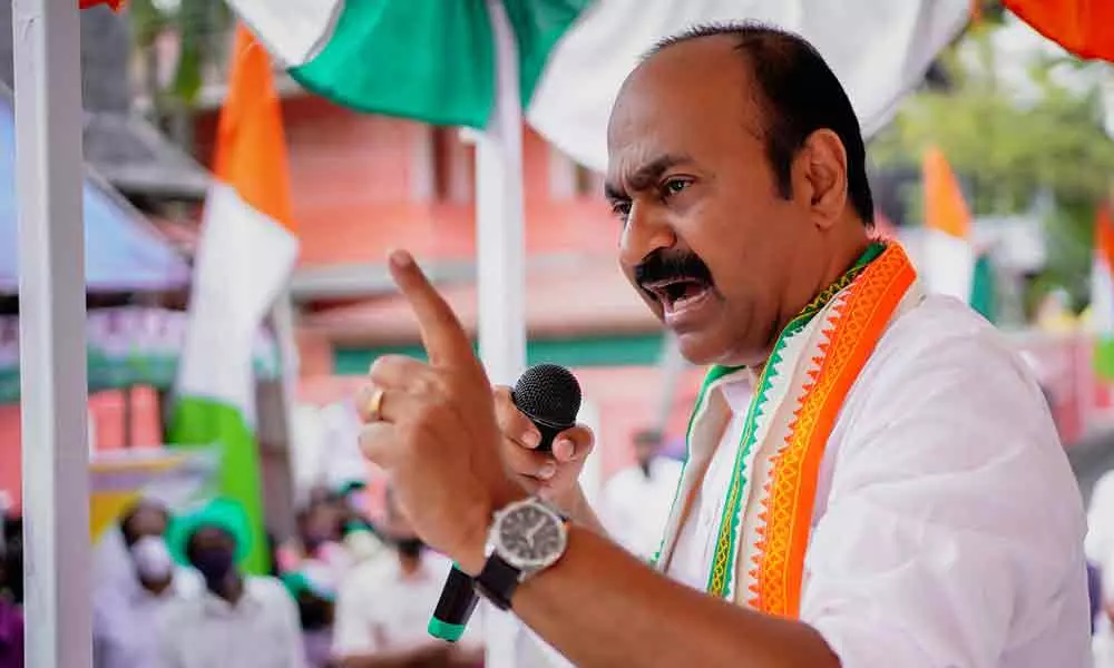 അർജുൻ ആയങ്കിയും ആകാശ് തില്ലങ്കേരിയും സിപിഎമ്മിന്‍റെ ക്രിമിനൽ സംഘം: വി.ഡി. സതീശന്‍