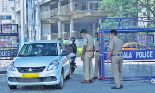 സംസ്ഥാനത്ത് ഇന്ന് മുതല് കൂടുതല് ഇളവുകള്; ബാങ്കുകള് എല്ലാ ദിവസവും പ്രവര്ത്തിക്കും സംസ്ഥാനത്ത് ഇന്ന് മുതല് കൂടുതല് ഇളവുകള്; ബാങ്കുകള് എല്ലാ ദിവസവും പ്രവര്ത്തിക്കും