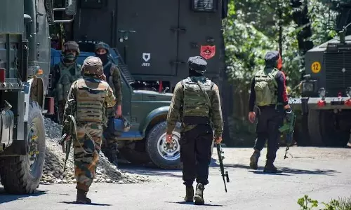 പുൽവാമയിൽ ഭീകരാക്രമണം; പൊലീസ് ഓഫീസറും ഭാര്യയും കൊല്ലപ്പെട്ടു