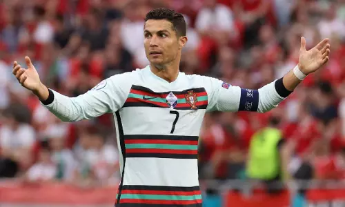 23 ഷോട്ടുകളും ഫലം കണ്ടില്ല; നിർഭാഗ്യമേ നിൻറെ പേരോ പോർച്ചുഗൽ..! 23 ഷോട്ടുകളും ഫലം കണ്ടില്ല; നിർഭാഗ്യമേ നിൻറെ പേരോ പോർച്ചുഗൽ..!