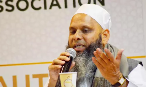 വിപി സിങ്ങിന്റെ അനന്തരവൻ, പഴയ ഹനുമാൻ ഭക്തൻ; ആരാണ് ഉമർ ഗൗതം? വിപി സിങ്ങിന്റെ അനന്തരവൻ, പഴയ ഹനുമാൻ ഭക്തൻ; ആരാണ് ഉമർ ഗൗതം?