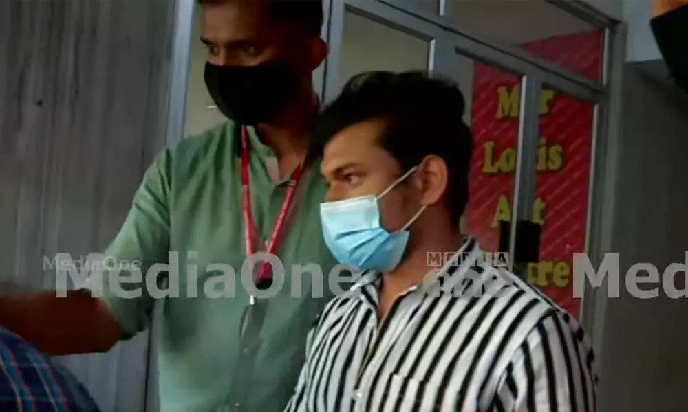 രാമനാട്ടുകര സ്വര്‍ണക്കടത്ത്; അര്‍ജുന്‍ ആയങ്കിയെയും ഷെഫീഖിനെയും ഒരുമിച്ചിരുത്തി ചോദ്യം ചെയ്തു