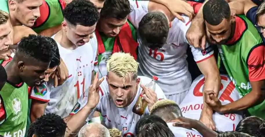 ഷാക്കയ്ക്ക് വെള്ളം വേണ്ട, കോള മതി: തരംഗമായി ഷാക്കയുടെ കോള കുടി ഷാക്കയ്ക്ക് വെള്ളം വേണ്ട, കോള മതി: തരംഗമായി ഷാക്കയുടെ കോള കുടി