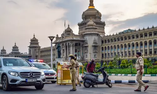 കേരളത്തിൽ നിന്നുള്ളവർക്ക് ആര്‍.ടി.പി.സി.ആര്‍ നിര്‍ബന്ധമാക്കി കർണാടക