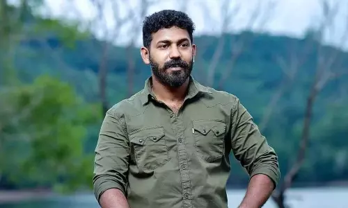 സമൂഹമാധ്യമങ്ങളിൽ എംവി ജയരാജനും മുകളിൽ; ആകാശ് തില്ലങ്കേരി ചെറിയ മീനല്ല