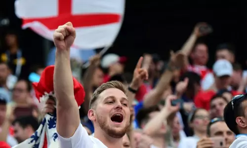 സർ, കളി കാണാൻ ഒന്ന് നേരത്തെ ഇറങ്ങിക്കോട്ടെ?; ഇംഗ്ലണ്ടിൽ ഇന്നിങ്ങനെയാണ്!