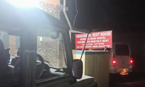 കോട്ടയം നഗരമധ്യത്തിലെ വീട്ടില് രാത്രി ഗുണ്ടാസംഘത്തിന്റെ അതിക്രമം; രണ്ട് പേര്ക്ക് വെട്ടേറ്റു കോട്ടയം നഗരമധ്യത്തിലെ വീട്ടില് രാത്രി ഗുണ്ടാസംഘത്തിന്റെ അതിക്രമം; രണ്ട് പേര്ക്ക് വെട്ടേറ്റു