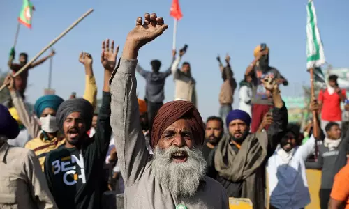 യുപി-ഗാസിപൂർ അതിർത്തിയിൽ കർഷകരും ബിജെപി പ്രവർത്തകരും തമ്മിൽ ഏറ്റുമുട്ടി യുപി-ഗാസിപൂർ അതിർത്തിയിൽ കർഷകരും ബിജെപി പ്രവർത്തകരും തമ്മിൽ ഏറ്റുമുട്ടി