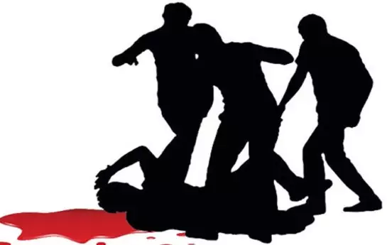 മലപ്പുറത്ത് വയോധികനെ സുഹൃത്തുക്കള്‍ മര്‍ദ്ദിച്ച് ഇരുമ്പ് കമ്പികള്‍ക്കുള്ളില്‍ ഉപേക്ഷിച്ചു