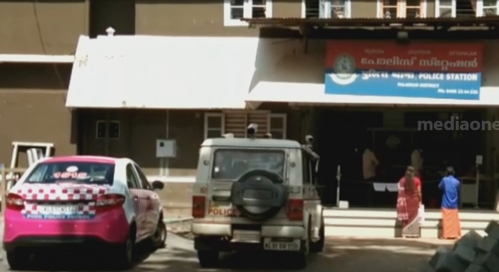 ഒറ്റപ്പാലത്ത് കൃഷി വകുപ്പ് ഉദ്യോഗസ്ഥരെന്ന വ്യാജേന യുവതികൾ തട്ടിപ്പ് നടത്തിയതായി പരാതി