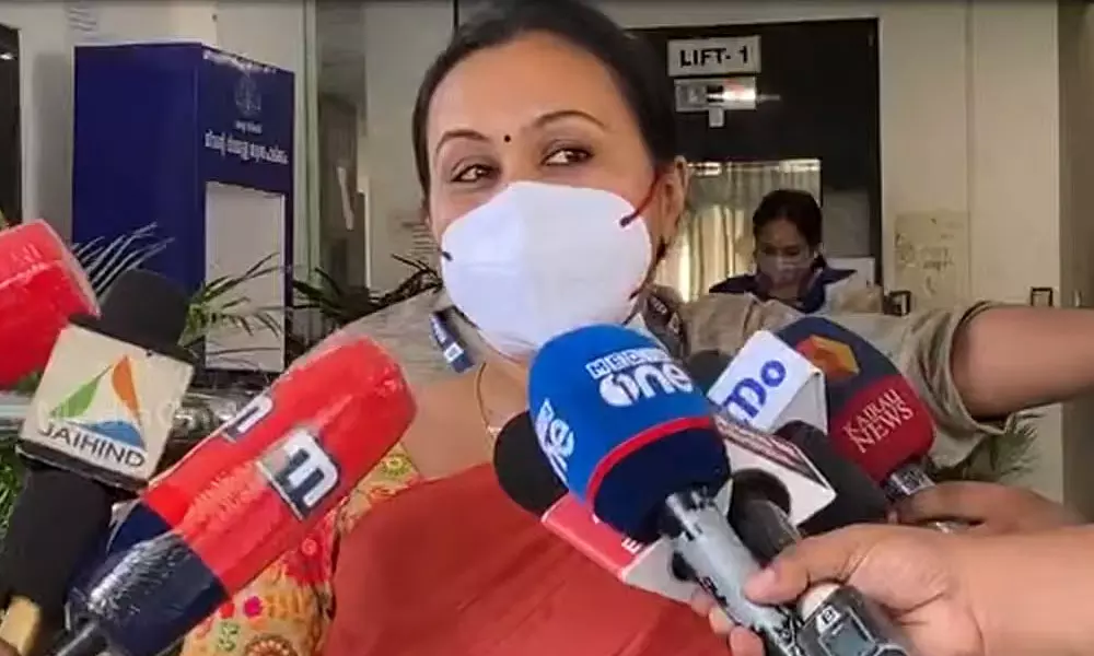 കോവിഡ് മരണത്തിൽ പ്രവാസികൾക്ക് സഹായം കിട്ടുമോ? മന്ത്രിയുടെ മറുപടിയിങ്ങനെ