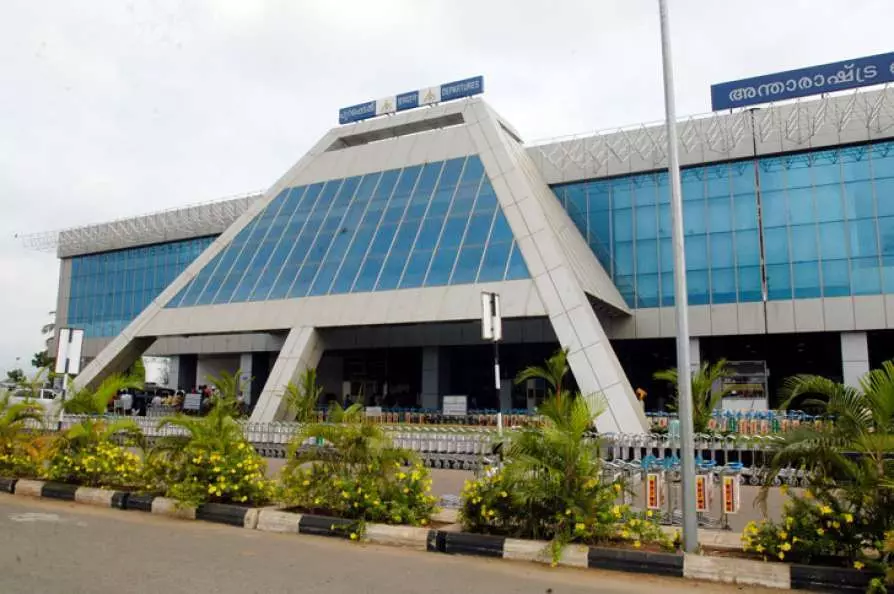 കരിപ്പൂരിൽ വന് സ്വർണവേട്ട: പിടികൂടിയത് 1.2 കോടി രൂപയുടെ സ്വര്ണം കരിപ്പൂരിൽ വന് സ്വർണവേട്ട: പിടികൂടിയത് 1.2 കോടി രൂപയുടെ സ്വര്ണം