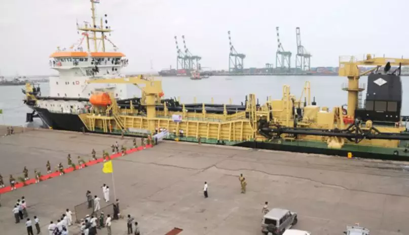 ബേപ്പൂർ തുറമുഖത്തെ സജീവമാക്കി രണ്ടര വർഷത്തിന് ശേഷം കണ്ടെയ്നർ കപ്പലെത്തി ബേപ്പൂർ തുറമുഖത്തെ സജീവമാക്കി രണ്ടര വർഷത്തിന് ശേഷം കണ്ടെയ്നർ കപ്പലെത്തി