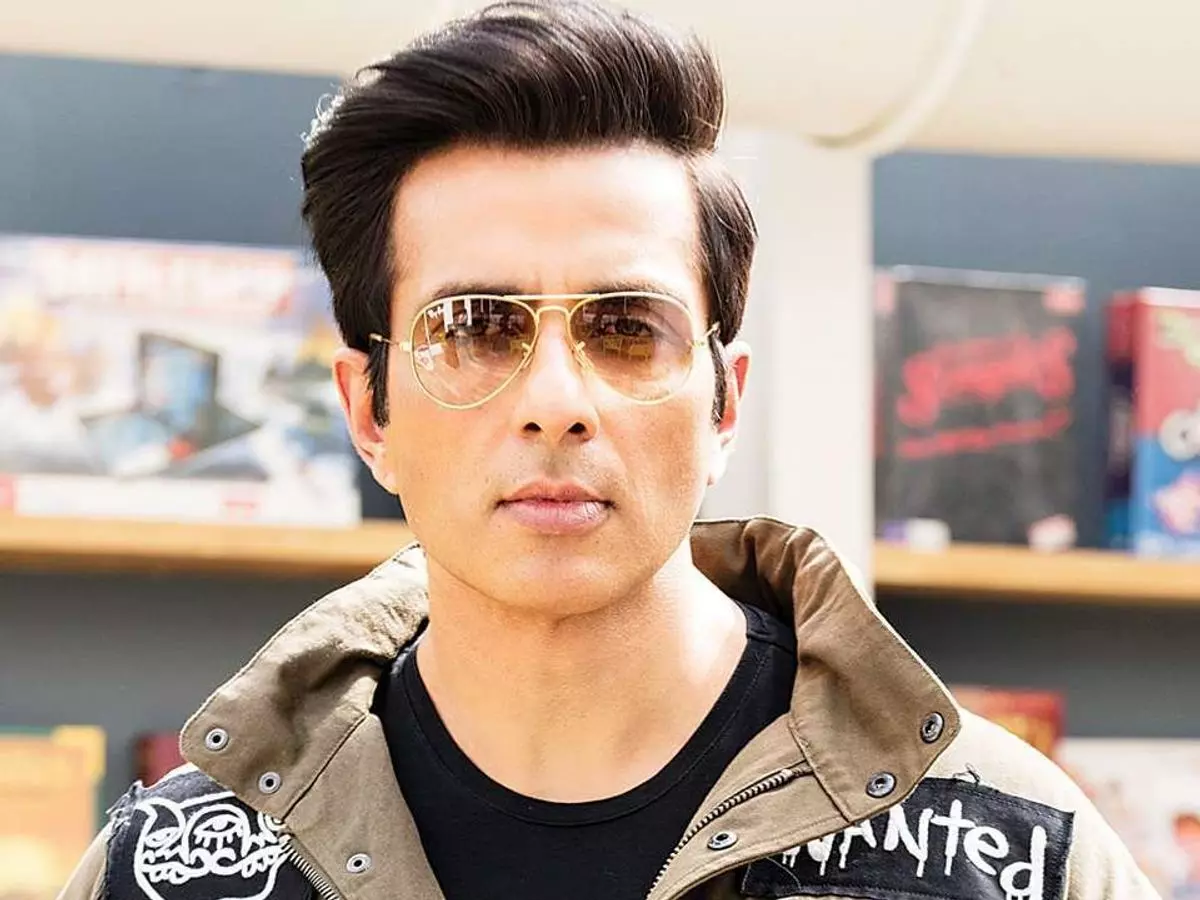 റേഞ്ചില്ലാത്തതിനാല് പഠനം മുടങ്ങില്ല; വയനാട്ടില് മൊബൈൽ ടവർ സ്ഥാപിക്കാമെന്ന് സോനു സൂദ് റേഞ്ചില്ലാത്തതിനാല് പഠനം മുടങ്ങില്ല; വയനാട്ടില് മൊബൈൽ ടവർ സ്ഥാപിക്കാമെന്ന് സോനു സൂദ്