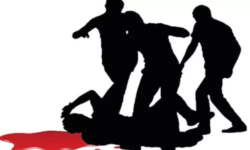 മലപ്പുറത്ത് വയോധികനെ സുഹൃത്തുക്കള്‍ മര്‍ദ്ദിച്ച് ഇരുമ്പ് കമ്പികള്‍ക്കുള്ളില്‍ ഉപേക്ഷിച്ചു