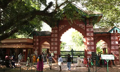 തിരുവനന്തപുരം മൃഗശാലയിൽ ജീവനക്കാരൻ പാമ്പ് കടിയേറ്റ് മരിച്ചു