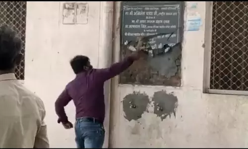 ക്ഷേത്രത്തിന് വാട്ടര് കൂളര് സംഭാവന നല്കിയത് മുസ്ലിം; ശിലാഫലകം തകര്ത്ത് ബജറംഗദള് ക്ഷേത്രത്തിന് വാട്ടര് കൂളര് സംഭാവന നല്കിയത് മുസ്ലിം; ശിലാഫലകം തകര്ത്ത് ബജറംഗദള്