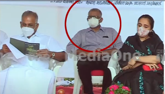 മുട്ടിൽ മരംമുറി; ആരോപണ വിധേയനായ ഉദ്യോഗസ്ഥനും വനം മന്ത്രിയും ഒരു വേദിയിൽ