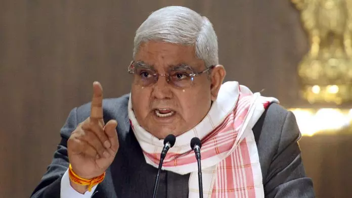 ബംഗാള് നിയമസഭയില് നാടകീയരംഗങ്ങള്; നയപ്രഖ്യാപന പ്രസംഗം പൂര്ത്തിയാക്കാതെ ഗവര്ണര് ഇറങ്ങിപ്പോയി ബംഗാള് നിയമസഭയില് നാടകീയരംഗങ്ങള്; നയപ്രഖ്യാപന പ്രസംഗം പൂര്ത്തിയാക്കാതെ ഗവര്ണര് ഇറങ്ങിപ്പോയി