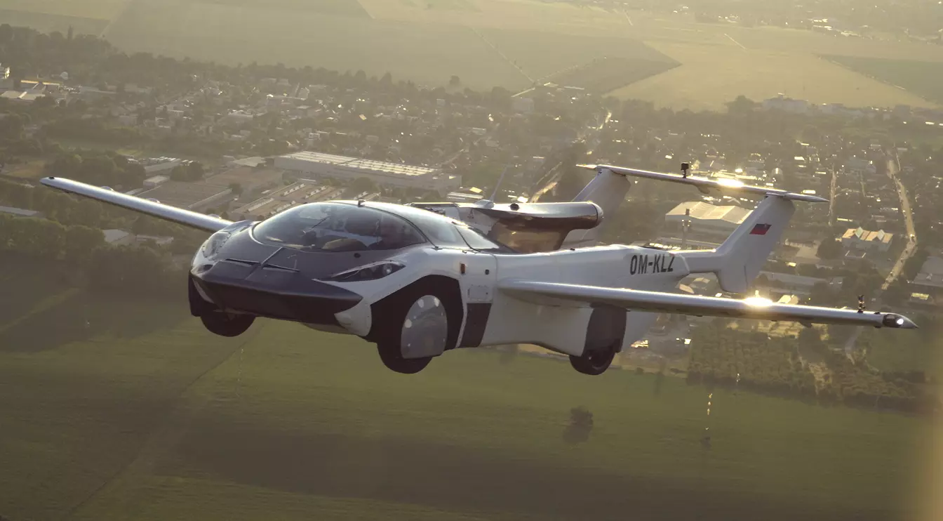 പറക്കും കാർ! ആകാശത്ത് പരീക്ഷണയോട്ടം നടത്തി എയർകാർ