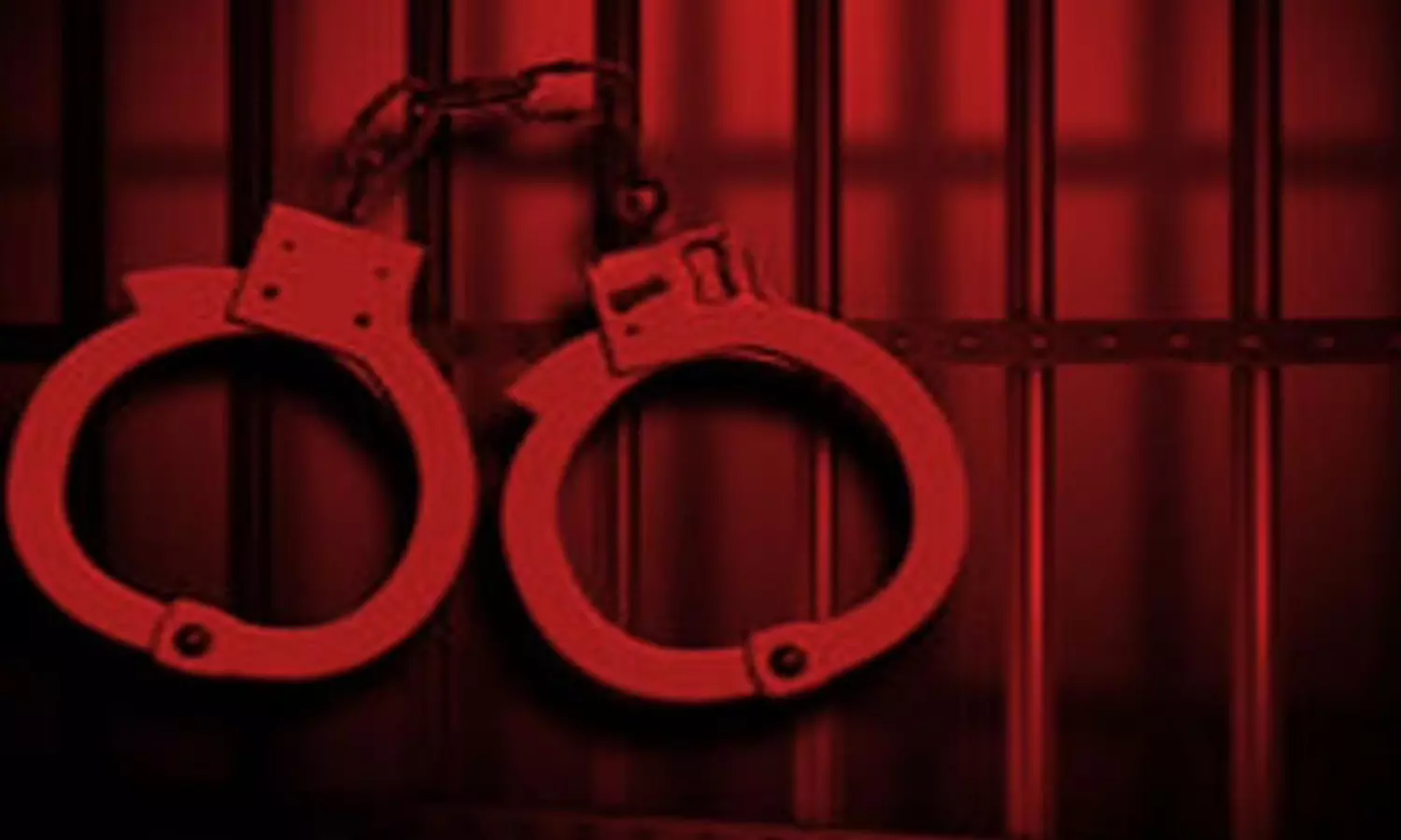 മദ്യം മോഷ്ടിച്ചെന്നാരോപിച്ച് യുവാവിനെ കാലുകള് കെട്ടിയിട്ട് തല്ലിച്ചതച്ചു മദ്യം മോഷ്ടിച്ചെന്നാരോപിച്ച് യുവാവിനെ കാലുകള് കെട്ടിയിട്ട് തല്ലിച്ചതച്ചു