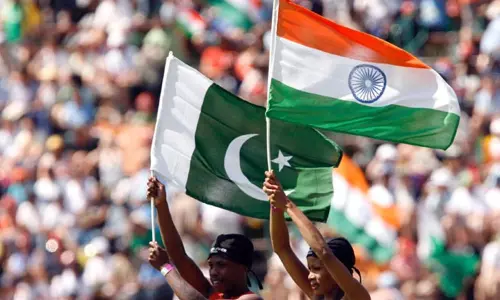 കോവിഡ്: ഇന്ത്യയ്ക്കു വേണ്ടി ഏറ്റവും കൂടുതൽ പ്രാർത്ഥിച്ചത് പാകിസ്താനികൾ കോവിഡ്: ഇന്ത്യയ്ക്കു വേണ്ടി ഏറ്റവും കൂടുതൽ പ്രാർത്ഥിച്ചത് പാകിസ്താനികൾ