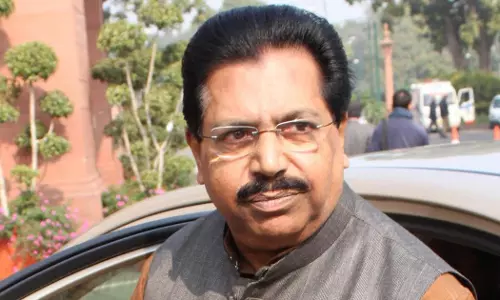 പി.സി ചാക്കോയെ പുറത്താക്കണമെന്ന് ആവശ്യപ്പെട്ട് പ്രതിഷേധ ബാനര്‍