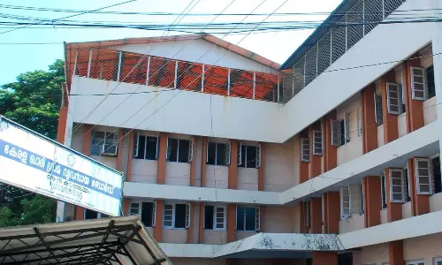 ഖാദി ബോര്‍ഡ് പ്രൊജ്ക്ട് ഓഫീസര്‍മാരുടെ യോഗത്തില്‍ പങ്കെടുത്തവര്‍ക്ക് കോവിഡ്: വിവാദം